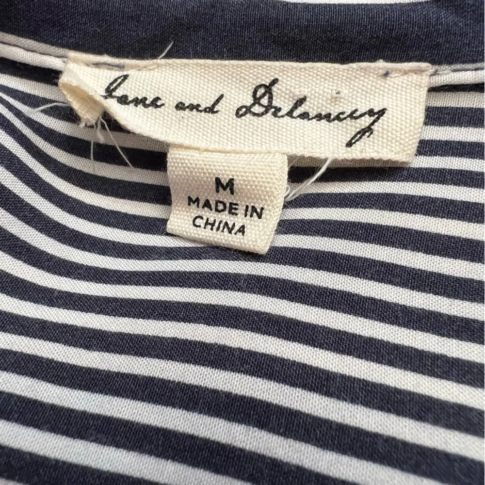 Jane & Delancey stripe top size M 100% Rayon navy & white - Picture 4 of 6